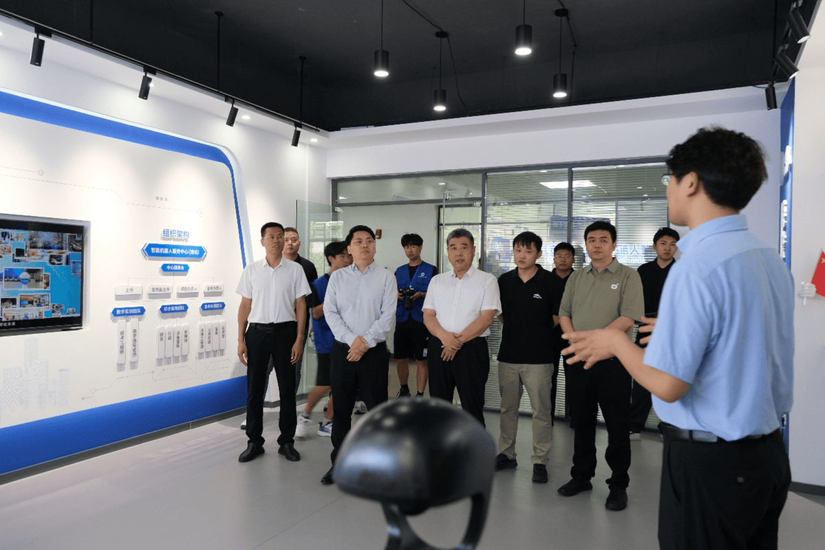 智能引擎，智造未來 濰坊啟用全國首個城市級智能機器人服務中心